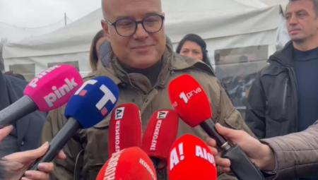 Lider SNS i savetnik predsednika za regionalna pitanja Miloš Vučević danas je u poseti opštini Sečanj