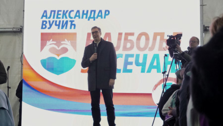 Predsednik Republike Srbije Aleksandar Vučić obišao je opštinu Sečanj, a građani u Jaši Tomiću su se okupili u velikom broju da ga dočekaju i pruže podršku. Vučić je obraćajući se građanima poručio da je Srbija u poslednjih godinu dana bila pod velikim napadom, ali da narod nikada neće dati otadžbinu na tacni našim neprijateljima. Vučić je pozvao građane da u nedelju izađu na izbore.