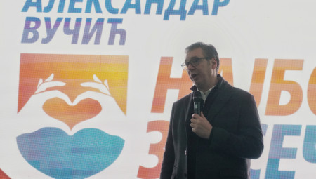 Predsednik Srbije Aleksandar Vučić rekao je da je iza njih teška noć i dan