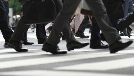 Švajcarska radio i televizija (SRG), javni servis koji pokriva sve četiri jezičke zajednice u zemlji, najavila je novi talas ušteda. Do 2029. godine biće ukinuto oko 900 radnih mesta, kako bi se smanjili troškovi za 270 miliona franaka.