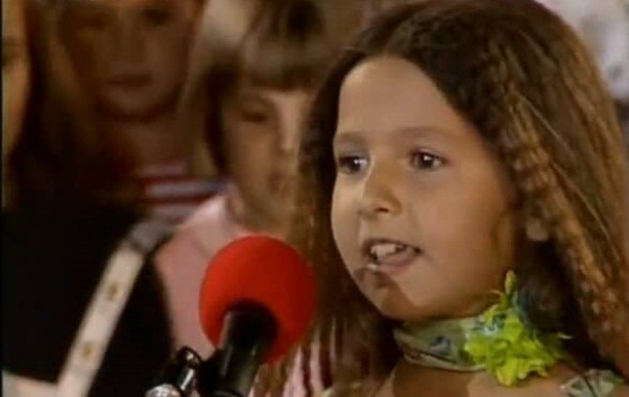 NEMA ŠANSE DA POGODITE KO JE DEVOJČICA SA FOTKE Nije znala da nabroji mesece, bila je privođena zbog transporta droge, a muž ju je prevario sa starletom (FOTO)