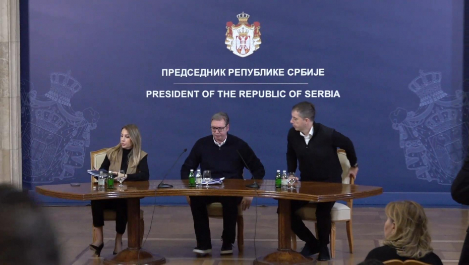 Predsednik Srbije Aleksandar Vučić se obraća javnosti