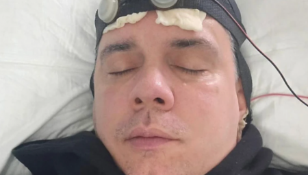 Pevač Bojan Tomović već neko vreme boravi na psihijatriji, odakle redovno objavljuje srceparajuće fotografije