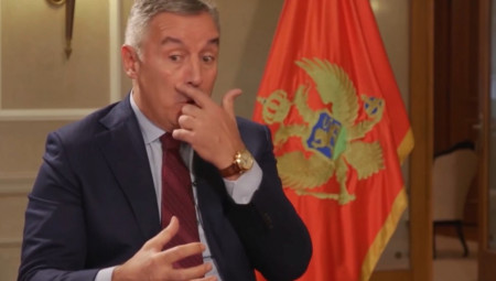 Zamenik direktora Agencije za sprečavanje korupcije (ASK) Dušan Drakić saopštio je da se bivši predsednik Crne Gore Milo Đukanović u postupku izjašnjavao samo o tri sata navedenih u prijavi MANS-a, ali da je to, kako kaže, „irelevantno“, jer je javni funkcioner zakonski obavezan da svake godine prijavljuje kompletnu pokretnu imovinu koju poseduje.