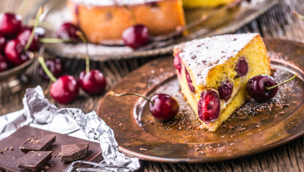 posna torta sa višnjama