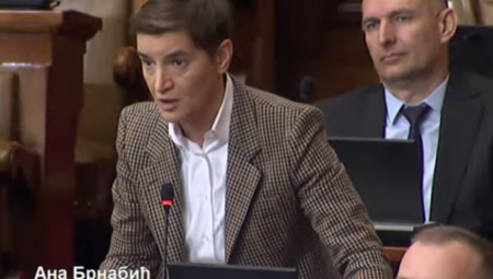 Ana Brnabić govorila na sednici  o stravičnom nasilju do kog je došlo na platou ispred Narodne Skupštine