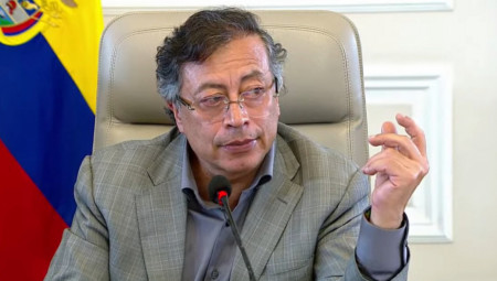 Predsednik Kolumbije Gustavo Petro kritikovao je danas najavu američkog predsednika Donalda Trampa za zatvaranje vazdušnog prostora iznad i oko Venecuele, navodeći da mere poput te predstavljaju "direktno kršenje nacionalnog suvereniteta".