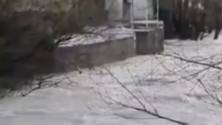 Ove godine u martu nabujala Drežanka je odnela put u naselju Luke