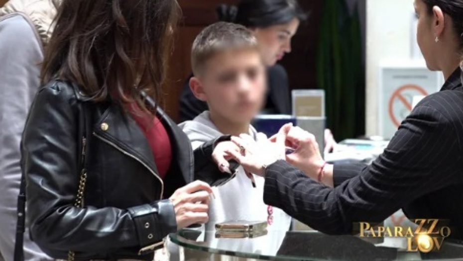 Ena Čolić i Peja u zlatari sa njenim sinom