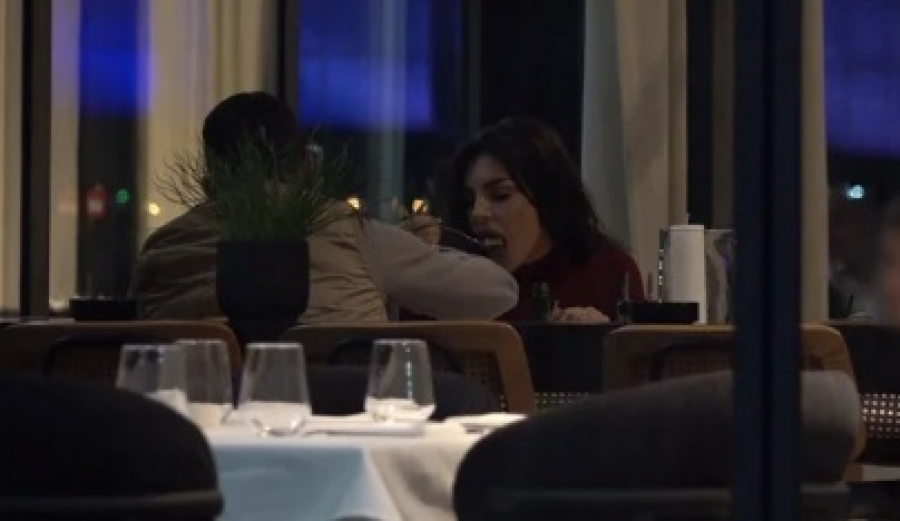 ENA I PEJA STAJU NA LUDI KAMEN! Par uhvaćen u zlatari, merkali skupoceni prsten, Čolićeva sija od sreće (FOTO)