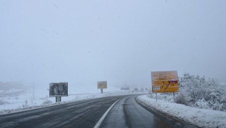 ZBOG SNEGA OBUSTAVLJEN SAOBRAĆAJ U OVOM DELU SRBIJE Nadležni upozoravaju vozače na sledeći scenario