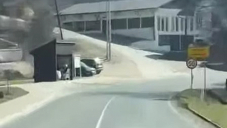 Stvari koje na drugim mestima možda nikada ne bi zaživele, na Balkanu su deo svakodnevnog života i upravo taj spoj neobičnog i autentičnog čini ovaj region posebnim