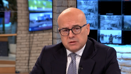 Lider naprednjaka i savetnik predsednika za regionalna pitanja Miloš Vučević izjavio je gostujući na Pink televiziji da jučerašnji incident ispred Doma Narodne skupštine najbolje pokazuje na šta bi ličila Srbija kada bi blokaderi došli na vlast