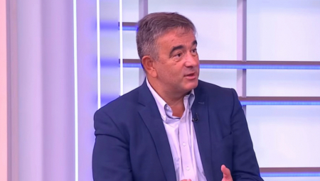 Crna Gora ubrzano klizi ka obaveznom programu štednje koji će, po svemu sudeći, uključivati drastične rezove u javnom sektoru, upozorava lider Pokreta za promjene Nebojša Medojević.