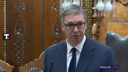 Veliki broj građan okupio se u Subotici da dočeka predsednika Aleksandra Vučića. Predsednik Vučić danas je u Subotici zajedno sa predsednikom Vlade Mađarske Viktorom Orbanom primio nagradu koju dodeljuje Fondacija "Ištvan Pastor". Predsednik Vučić i premijer Orban dočekani su snažnim aplauzom pošto su ušli u salu.