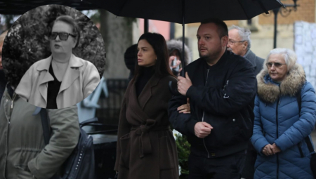 Na čelu povorke su članovi Ljiljanine porodice i njeni najbliži, a odmah iza njih se nalaze Milica Pavlović i Leontina Vukomanović.