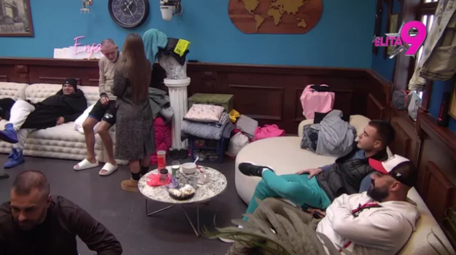 ANITA DOBILA POKLON OD LUKE Vujović se više ne libi da joj se udvara, Aneli Ahmić je prošlost!