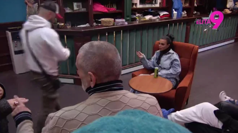 ANITA DOBILA POKLON OD LUKE Vujović se više ne libi da joj se udvara, Aneli Ahmić je prošlost!