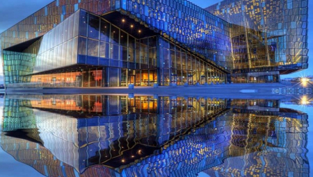 Harpa je koncertna sala i konferencijski centar u Rejkjaviku, Island. Koncert otvaranja održan je 4. maja 2011. Zgrada ima prepoznatljivu staklenu fasadu u boji inspirisanu pejzažima Islanda.