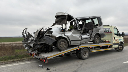 Danas je u opštini Bačka Palanka proglašen dan žalosti zbog smrti četvoro ljudi u jučerašnjoj saobraćajnoj nesreći koja se dogodila na putu Irig-Ruma.