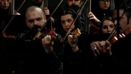 Berlinska filharmonija na Kemperovom trgu u gradskoj četvrti Tirgarten dom je Berlinskih simfoničara, jednog od najpoznatijih orkestara klasične muzike na svetu. Staru zgradu berlinske Filharmonije, koja je izgrađena na mestu dvoranskog klizališta 1908. godine, razrušili su britanski bombarderi 30. januara 1944. godine, na samu 11. godišnjicu Hitlerovog proglašenja nemačkim kancelarom.