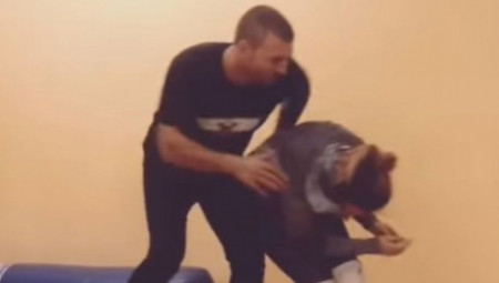 Uroš Ćertić danas je u centru Beograda nasrnuo na jednog muškarca