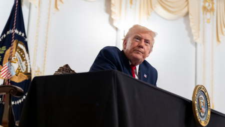 Trump se hvali z reševanjem konfliktov, medtem ko njegovi odposlanci v Moskvi iščejo rešitev za Ukrajino