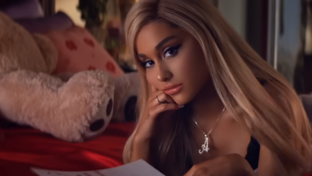 Printscreen/Youtube/Ariana Grande