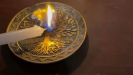 U tim običajima najčešće se koriste so, voda, beli luk, tamjan, lekovito bilje, molitve i afirmacije – svaki od njih sa svojom simbolikom i značenjem