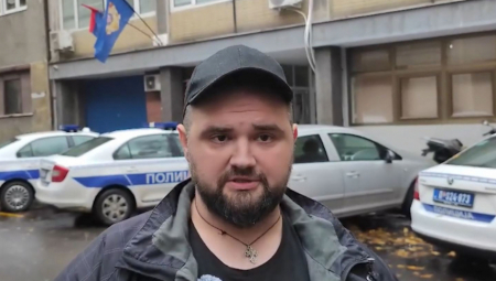 Užasan i mučki napad dogodio se nešto posle 12 sati u Pionirskom parku. Na meti blokadera, najverovatnije jednog od opozicionih poslanika koji se već danima ističe po agresivnosti i nasilju ispred zdanja Narodne skupštine, bio je Danilo Milačić