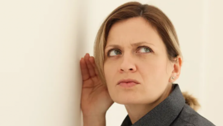 Neobična buka u zidovima često ukazuje na prisustvo miševa ili drugih neželjenih životinja u domu, pa je tako i Mila Sofi u prvom trenutku pomislila da se u njenoj kući nastanio miš.