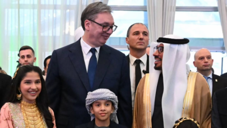 Predsednik Republike Srbije Aleksandar Vučić prisustvovao je prijemu povodom obeležavanja Nacionalnog dana Ujedinjenih Arapskih Emirata