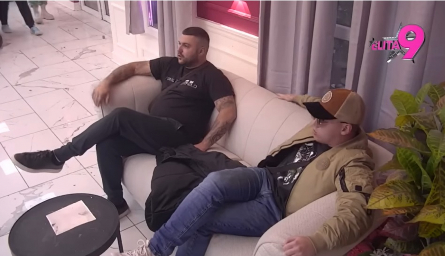 ASMIN NASRNUO NA DAČU! Okršaj tokom reklama, uneo mu se u facu i zapretio, obezbeđenje skočilo (VIDEO)