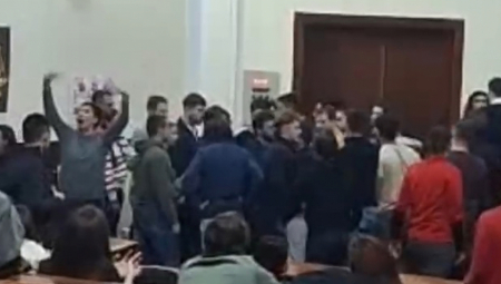 Na Pravnom fakultetu u Beogradu izbio je totalni rat među blokaderima, koji je sinoć doživeo kulminaciju