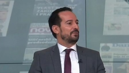 U gostovanju na N1, profesor Pravnog fakulteta u Beogradu Tanasije Marinković je istakao da oni targetiraju - da čine krivično delo, tagetirajući pojedince i stranke, te da je to čisti govor mržnje
