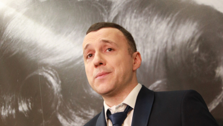 Bane je otkrio zbog čega je majka potpisala ugovor umesto njega