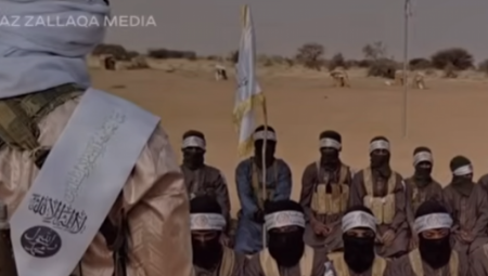 Prema izvoru, El Ahdal je smatran jednim od viših terenskih komandanata Al Kaide u Jemenu i delovao je u nekoliko provincija zemlje