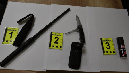 Policijski službenici PU u Boru zaustavili su jutros, oko 6.20 časova, u smeru ka Negotinu, vozilo marke „sitroen“, kojim je upravljao M. M. iz Zaječara, a s kojim se u vozilu nalazio I. S. iz Zaječara