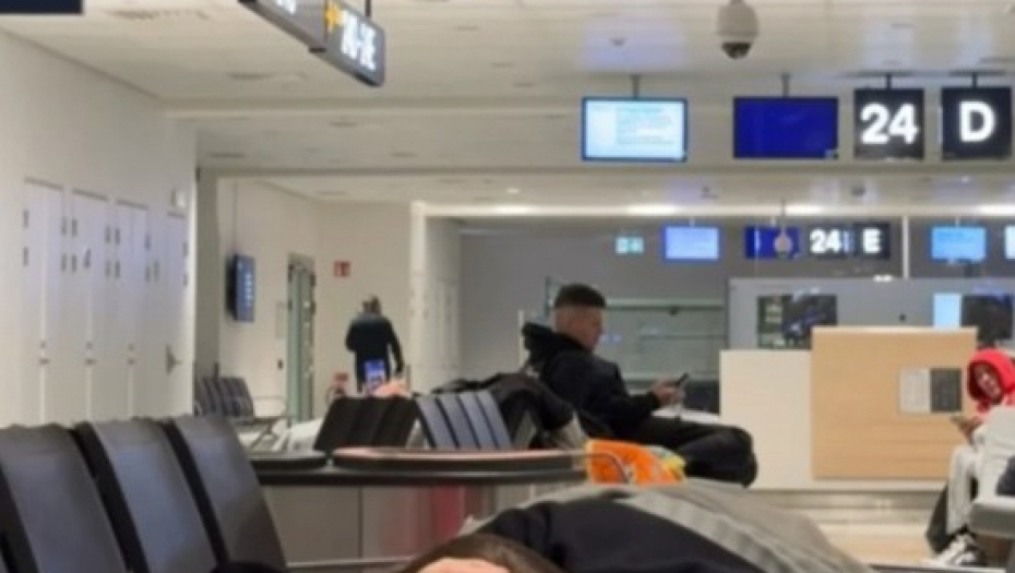 Sloba Radanović zarobljen na aerodromu 