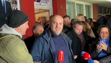 Nosilac liste SNS u Negotinu, Vladimir Veličković, obratio se građanima nakon ubedljive pobede izjavivši da je na građane vršen veliki pritisak od strane opozicije