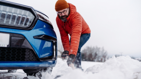 Ide hladna zima, što da se mučite – 12 stvari koje morate da imate u automobilu kad udari mraz
