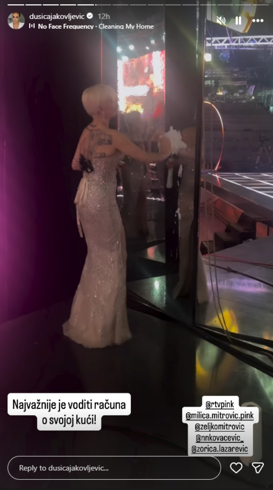 ISPLIVAO SNIMAK DUŠICE JAKOVLJEVIĆ IZ BEKSTEJDŽA Evo šta voditeljka radi pre emisije, ovo niko nije očekivao! (VIDEO)