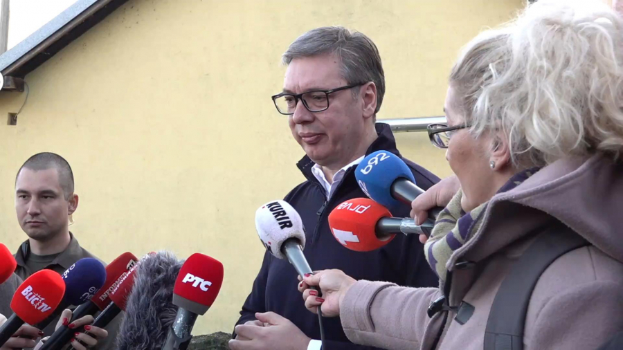 Predsednik Vučić obilazi farmu porodice Janković u Mionici