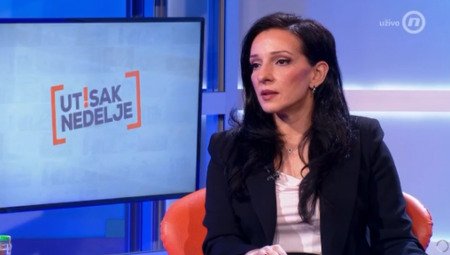 Olja Bećković, voditeljka emisije Utisak nedelje upitala je Mariniku Tepić, potpredsednicu Stranke slobode i pravde (SSP), da li će ispuniti zahtev studenata i dati im bezuslovnu podršku, kao što je uradila Demokratska stranka.