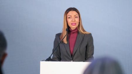 Potpredsednica Vlade i ministarka Adrijana Mesarović poručila je povodom presude "Novosti" i urednici Andrijani Nešić da blokadersko-sudijska banda nastavlja da se obračunava sa novinarima.