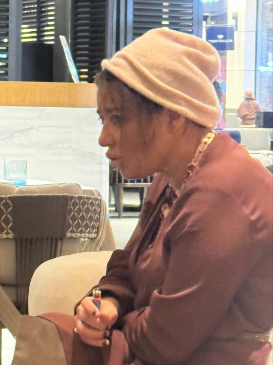 ALO PAPARAZZO Evo gde je Ana Nikolić nakon drame sa Raletom, zatekli smo je naprepoznatljivu dok radi ovo (FOTO)