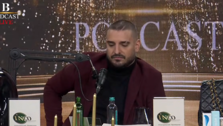 U njegovom slučaju, kako kaže, se sve deli na ravne časti