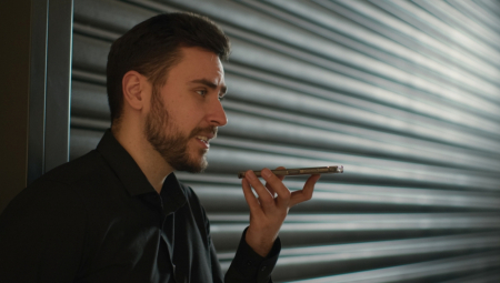 Bizaran trend u kome se ljudi služe veštačkom inteligencijom kako bi "razgovarali" sa preminulim bližnjima, proširio se Srbijom!