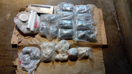 Panta Z. (42) koji je uhapšen u ponedeljka uveče nakon što je policija u dvorištu njegove kuće pronašla drogu vrednu 350.000 evra saslušan je u Višem javnom tuižilaštvu u Beogradu gde se branio ćutanjem.