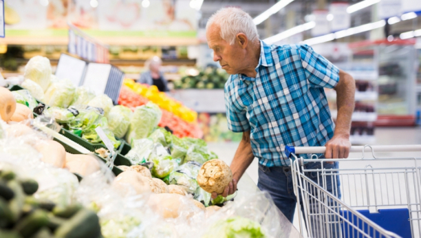 starac u supermarketu